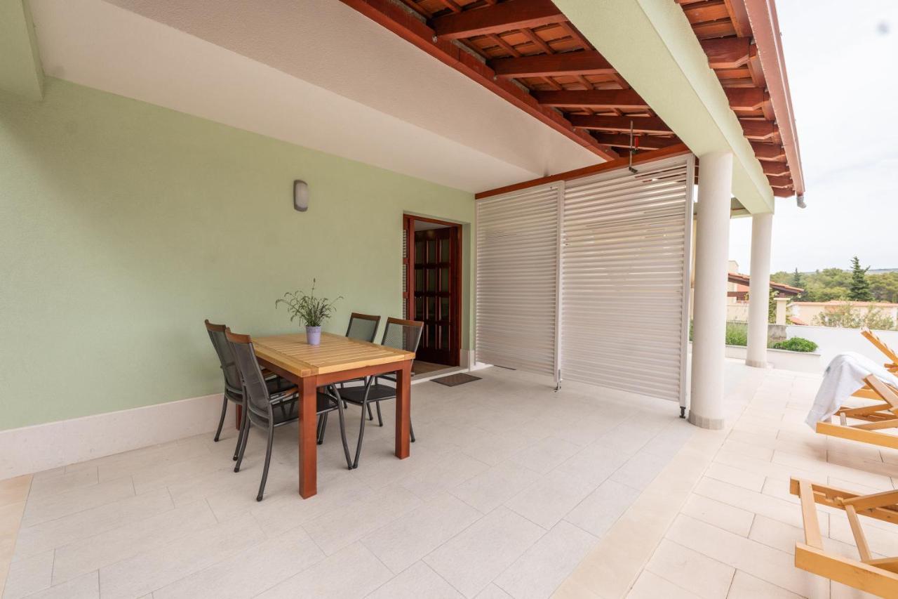 Villa Kalinic Milna  Exteriör bild