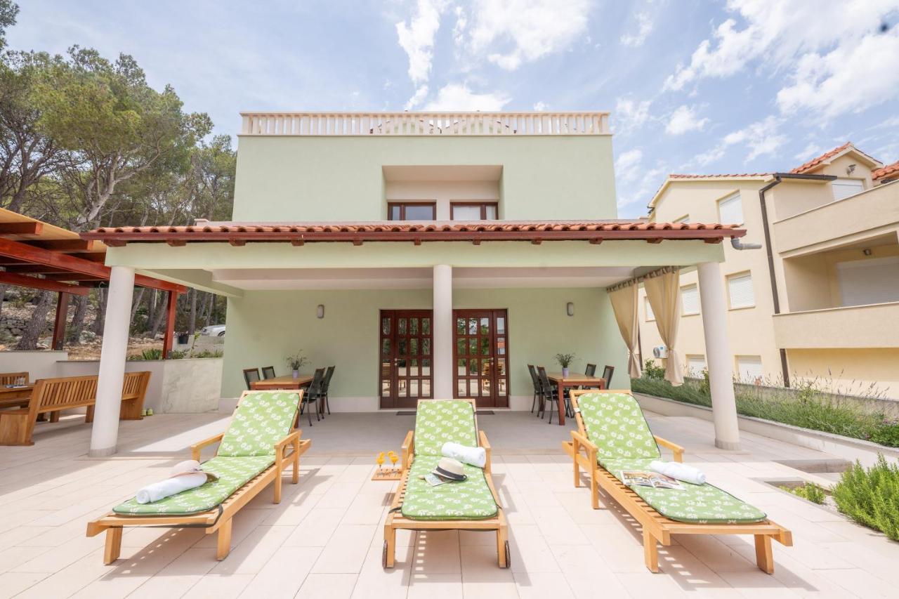 Villa Kalinic Milna  Exteriör bild