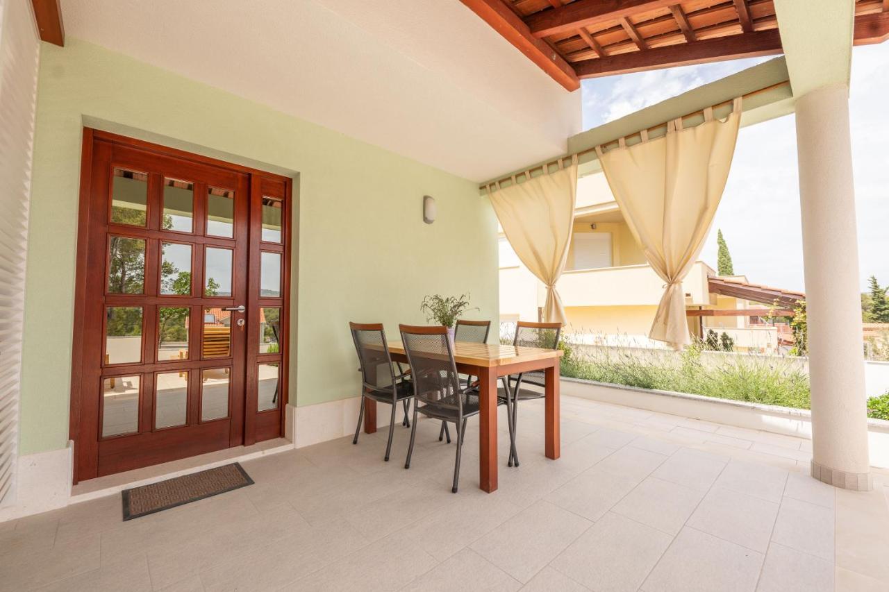 Villa Kalinic Milna  Exteriör bild