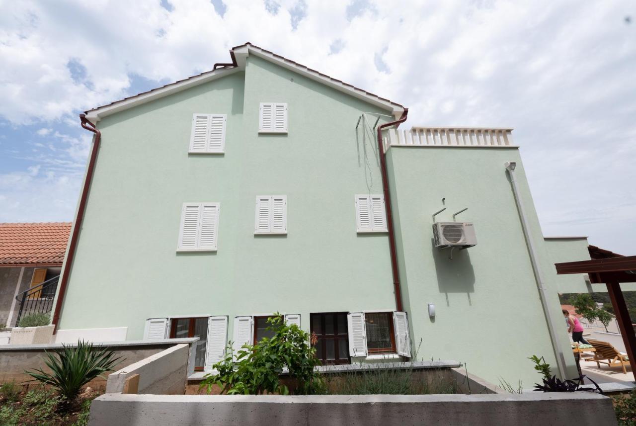 Villa Kalinic Milna  Exteriör bild