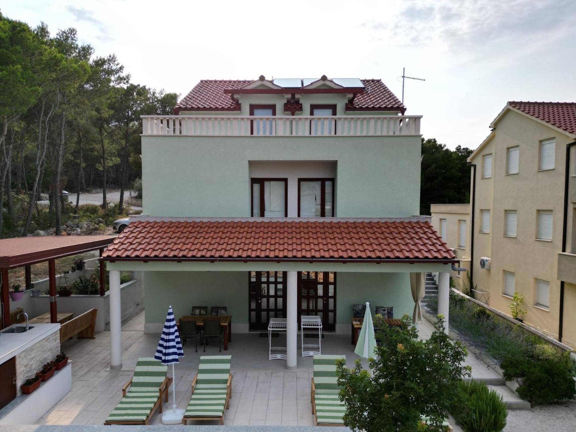 Villa Kalinic Milna  Exteriör bild